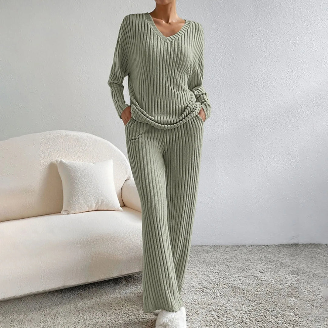 Malou™  | Cozy Elegance in a Two-Piece Essential Loungeset