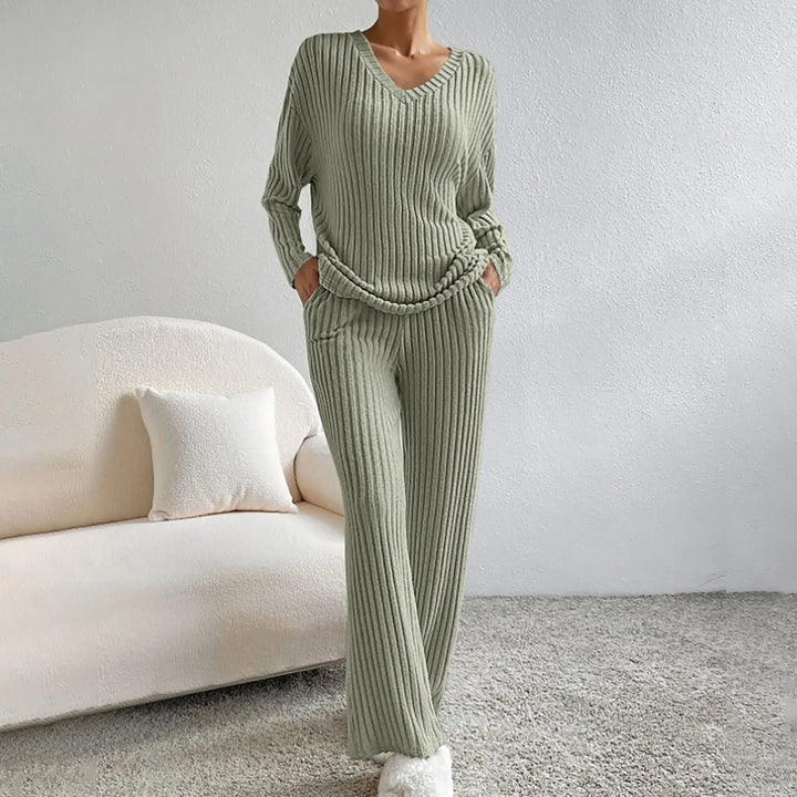 Malou™  | Cozy Elegance in a Two-Piece Essential Loungeset