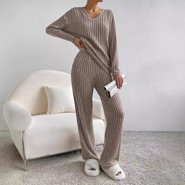 Malou™  | Cozy Elegance in a Two-Piece Essential Loungeset
